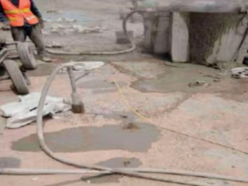 西秀水泥混凝土路面板底注浆技术 路面脱空注浆整治方案